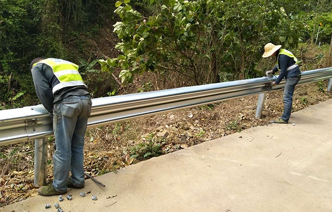 潮州高速公路护栏的定期维护与保养