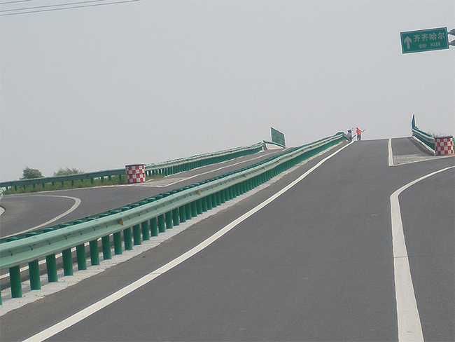 潮州高速公路护栏的材质与规格