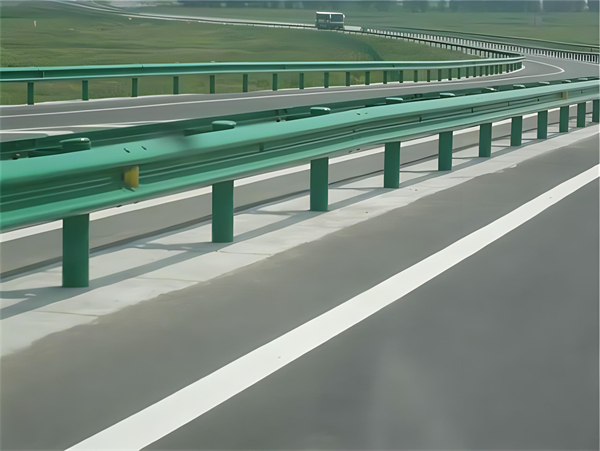 潮州高速护栏板守护安全广泛应用于多个行业